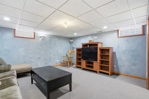 $389,900 | 18439 Locust Street, Lansing, IL 60438