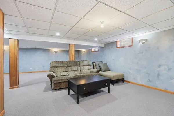 $389,900 | 18439 Locust Street, Lansing, IL 60438