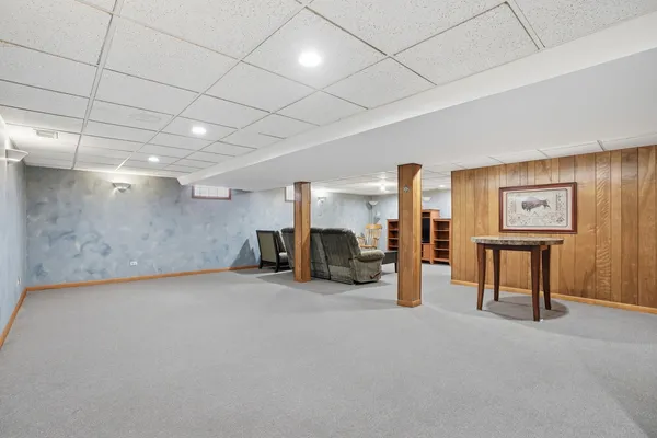 $389,900 | 18439 Locust Street, Lansing, IL 60438