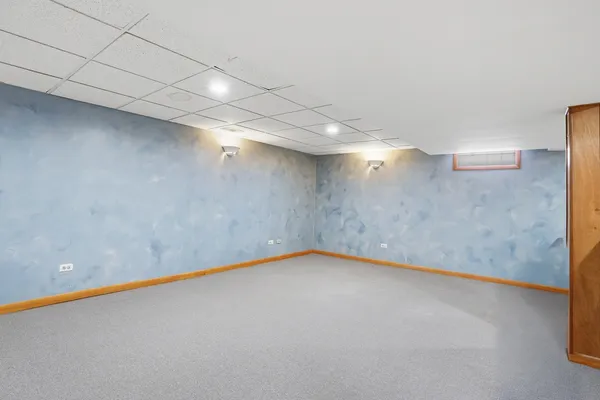 $389,900 | 18439 Locust Street, Lansing, IL 60438