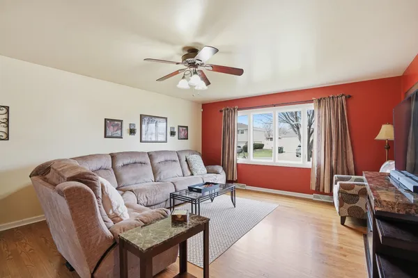 $389,900 | 18439 Locust Street, Lansing, IL 60438