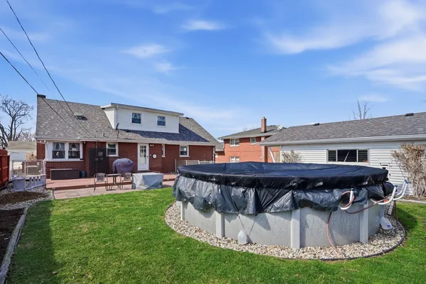 $389,900 | 18439 Locust Street, Lansing, IL 60438
