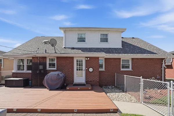 $389,900 | 18439 Locust Street, Lansing, IL 60438