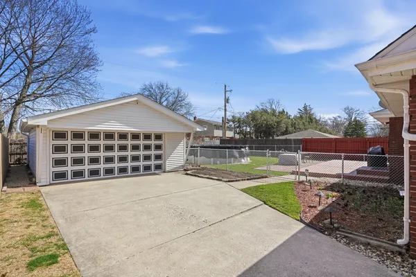 $389,900 | 18439 Locust Street, Lansing, IL 60438