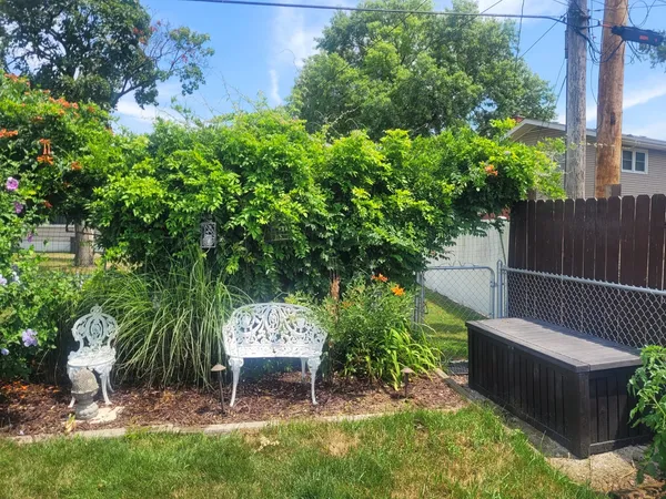 $389,900 | 18439 Locust Street, Lansing, IL 60438