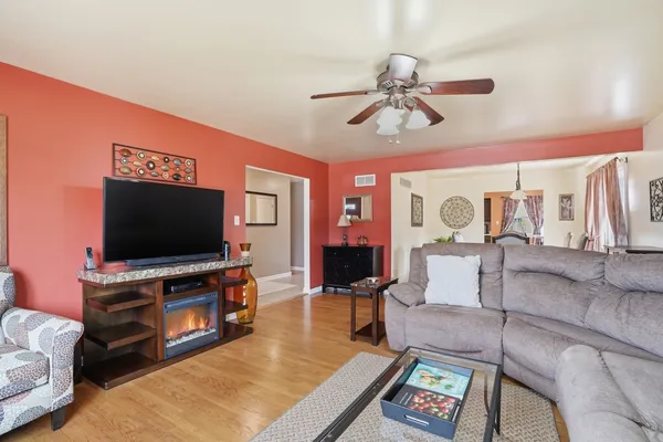$389,900 | 18439 Locust Street, Lansing, IL 60438
