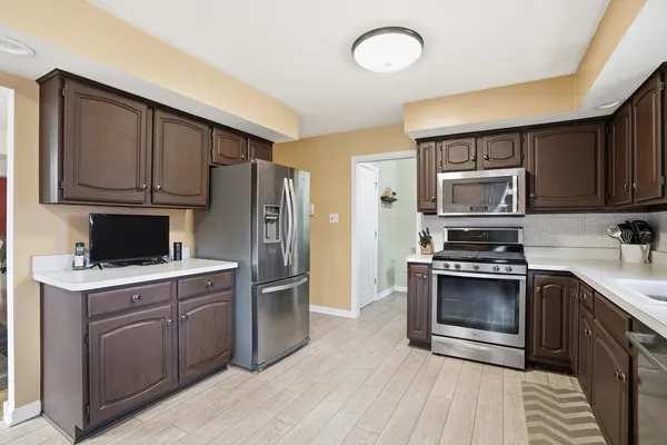 $389,900 | 18439 Locust Street, Lansing, IL 60438