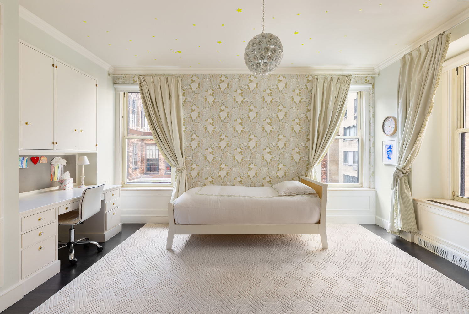740 Park Avenue, Unit 2/3D Manhattan, NY 10021 - Photo 21 of 24 a spacious bedroom with a bed and a chandelier