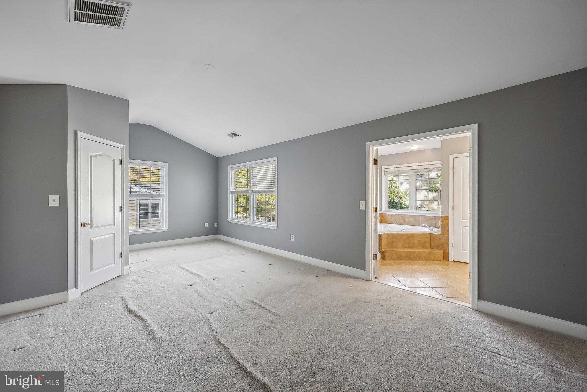 4237 Upper Park Drive Fairfax, VA 22030 - Photo 19 of 28 Primary suite