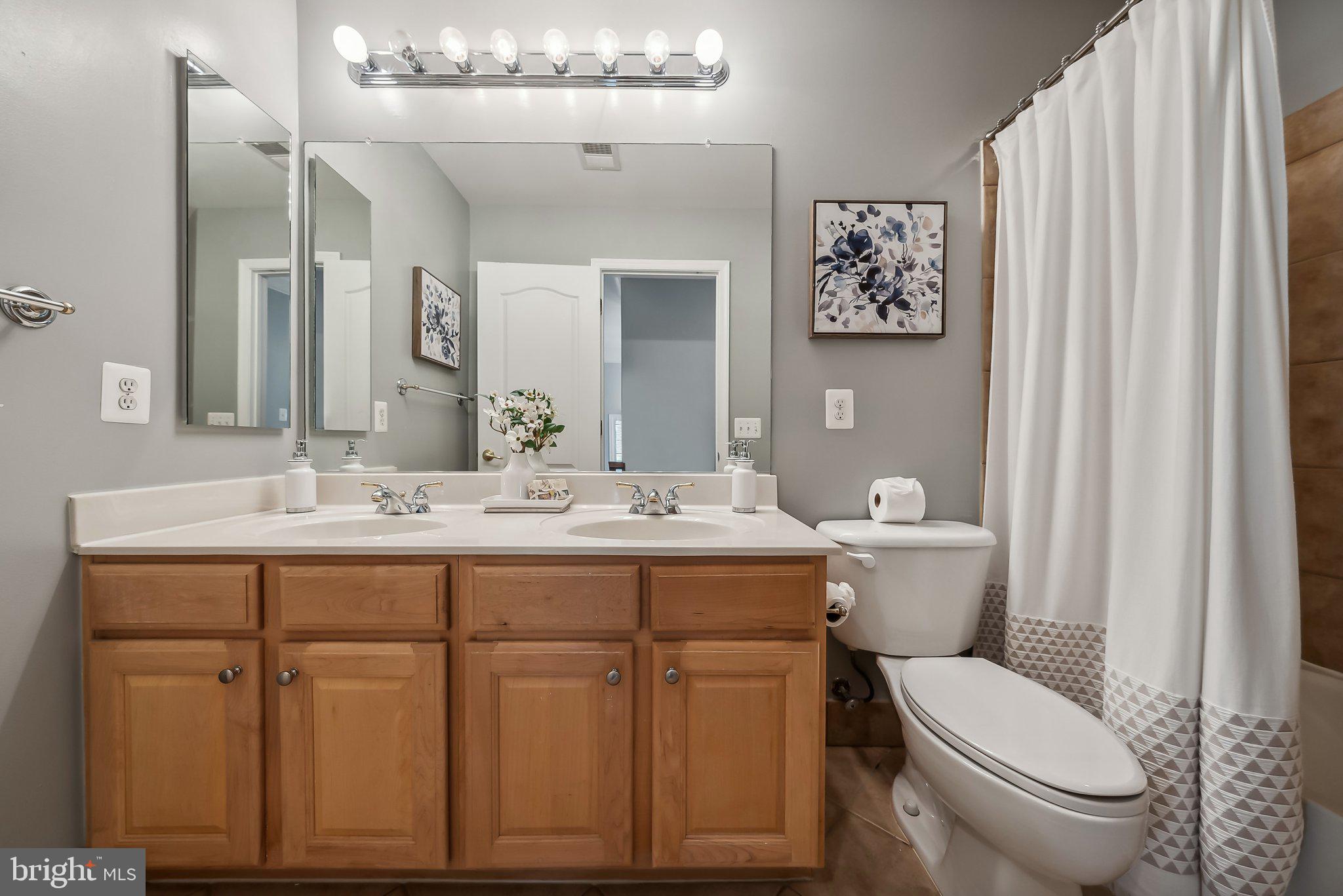 4237 Upper Park Drive Fairfax, VA 22030 - Photo 23 of 28 Full bath on upper level