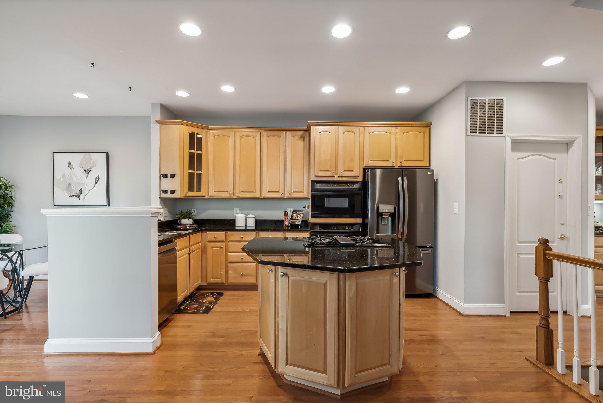 4237 Upper Park Drive Fairfax, VA 22030 - Photo 5 of 28 Gourmet kitchen