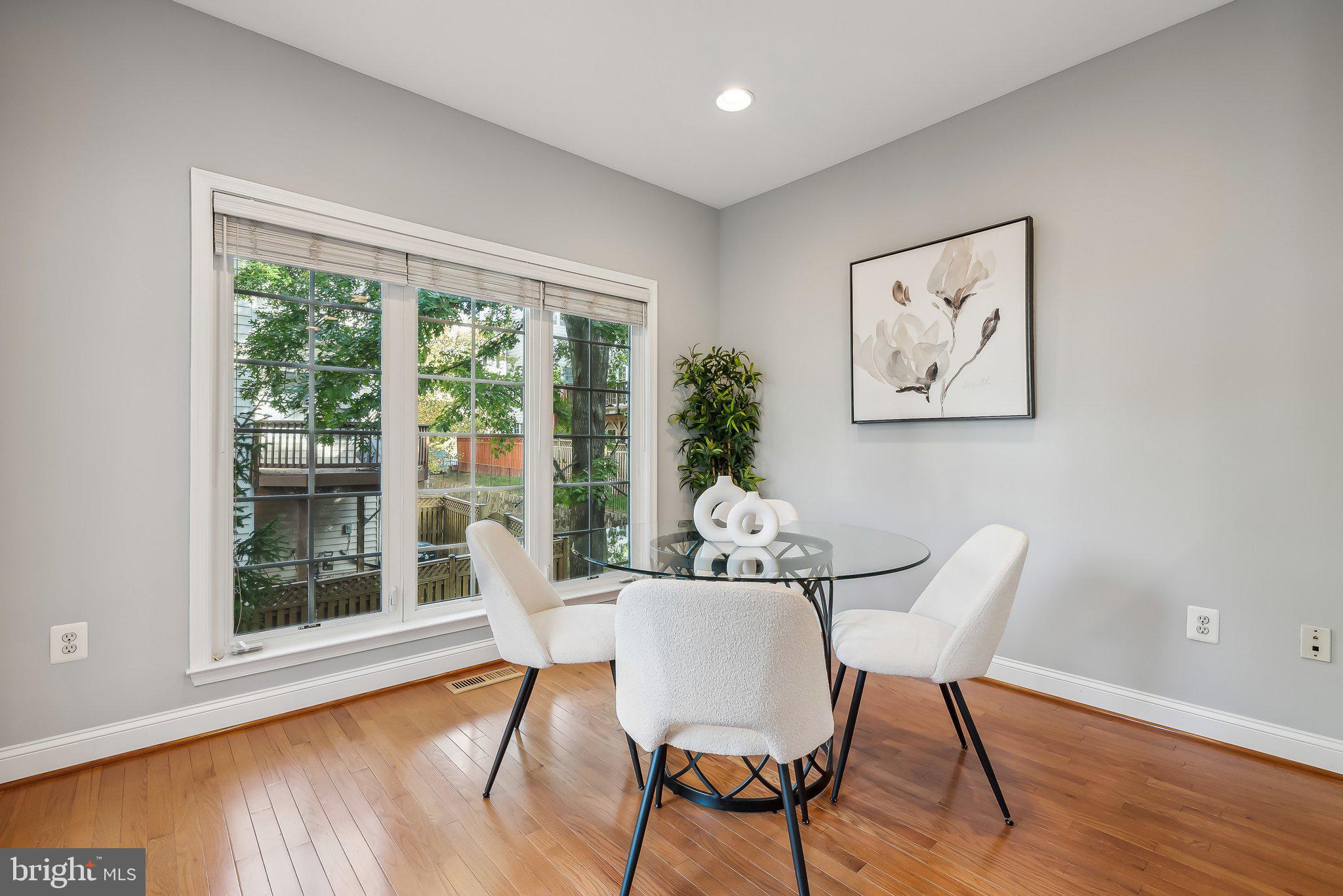 4237 Upper Park Drive Fairfax, VA 22030 - Photo 6 of 28 Sunny dining room