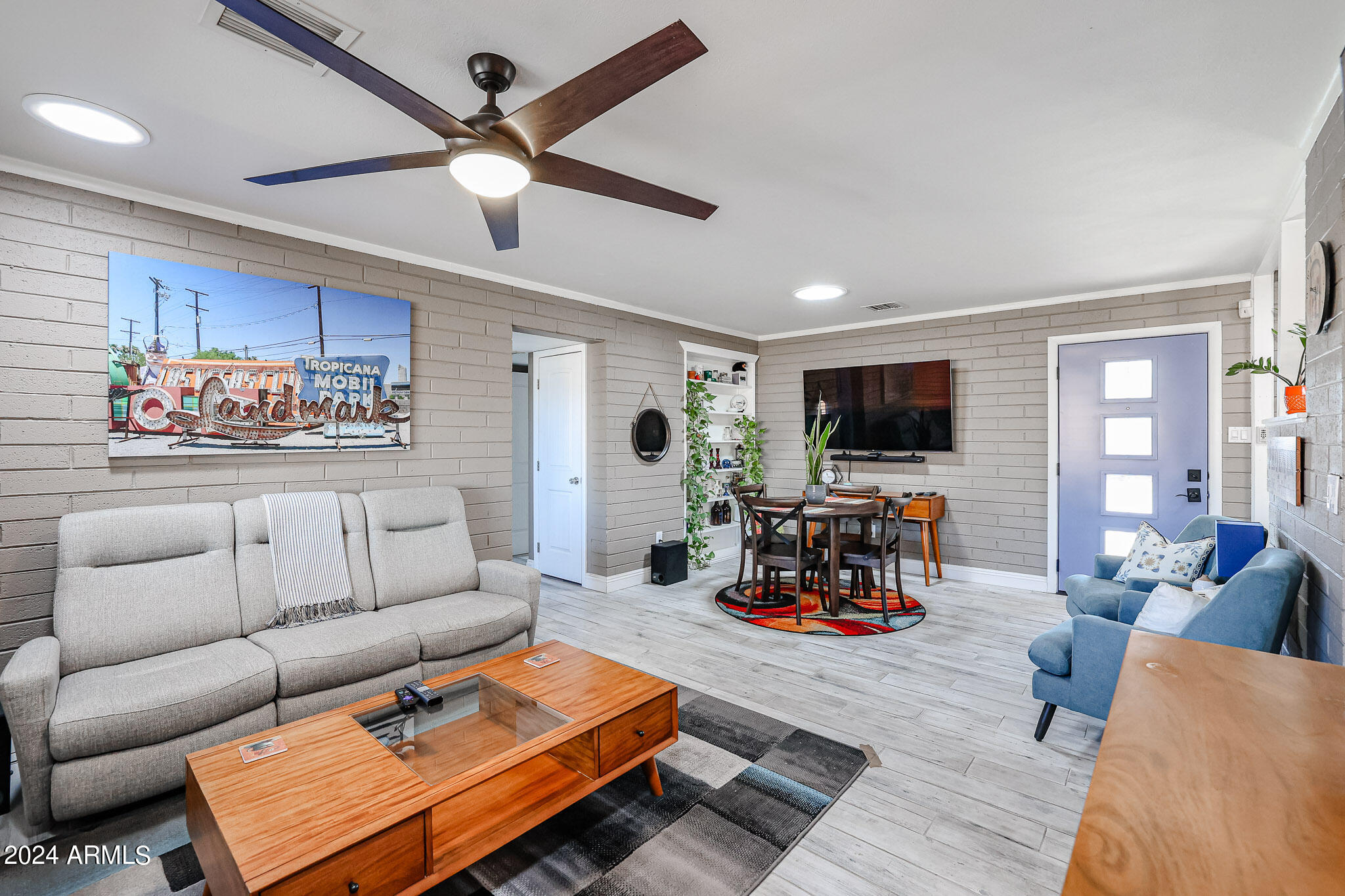 2116 West Piccadilly Road Phoenix, AZ 85015 - Photo 1 of 9 Great Room
