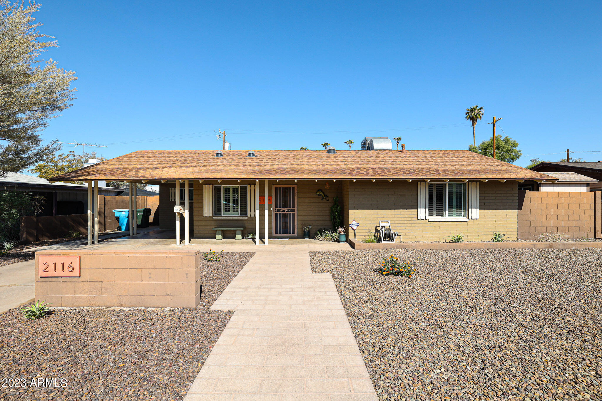2116 West Piccadilly Road Phoenix, AZ 85015 - Photo 9 of 9 Front