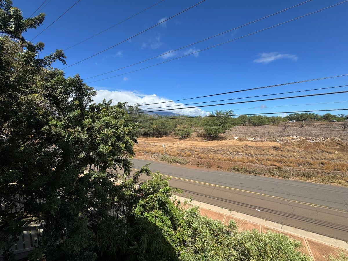 140 Uwapo Road, Unit 56204 Kihei, HI 96753 - Photo 29 of 40 a view of a yard from a balcony