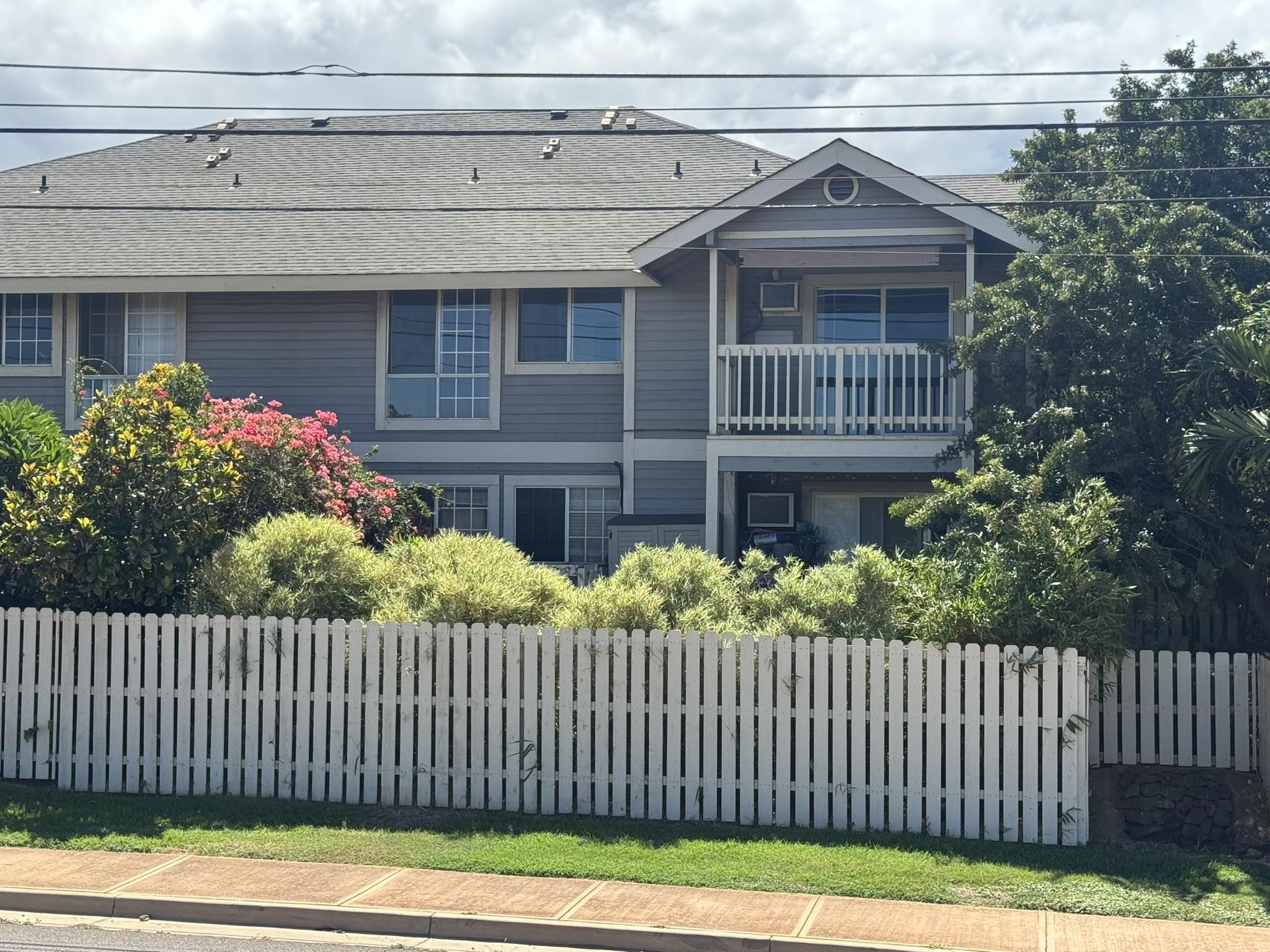 140 Uwapo Road, Unit 56204 Kihei, HI 96753 - Photo 32 of 40 a front view of house with garden