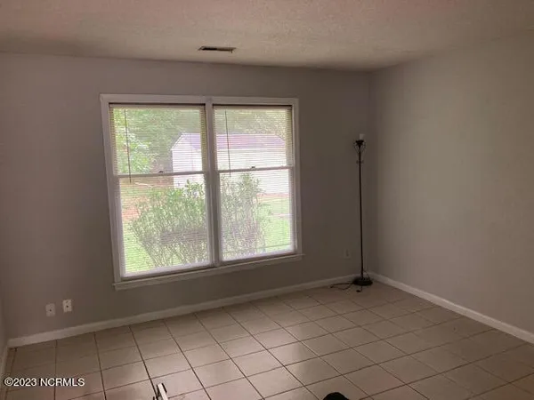 $1,400 | 2957 Birdsong Circle, Grimesland, NC 27837