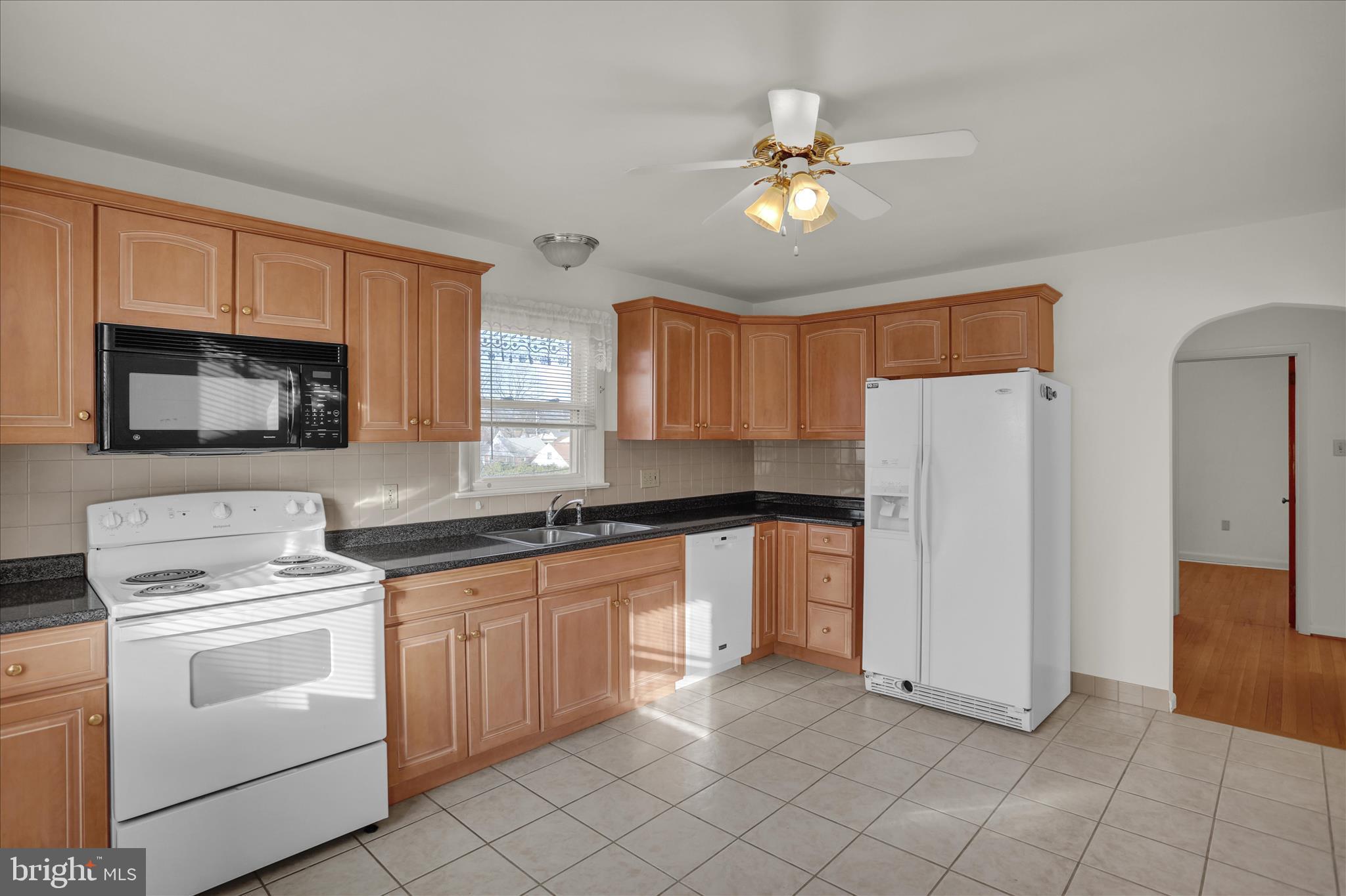 2413 Reading Boulevard Reading, PA 19609 - Photo 12 of 32 3I3A3695