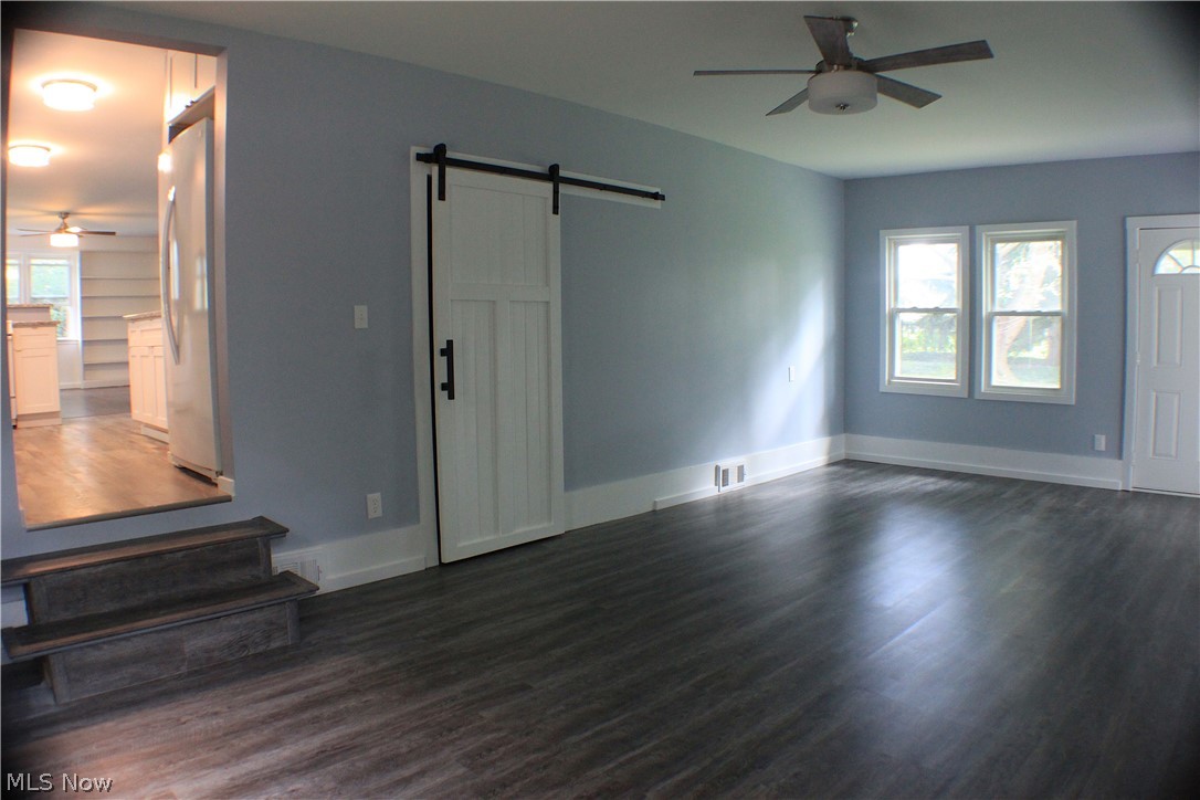 7619 York Road Cleveland, OH 44130 - Photo 2 of 27
