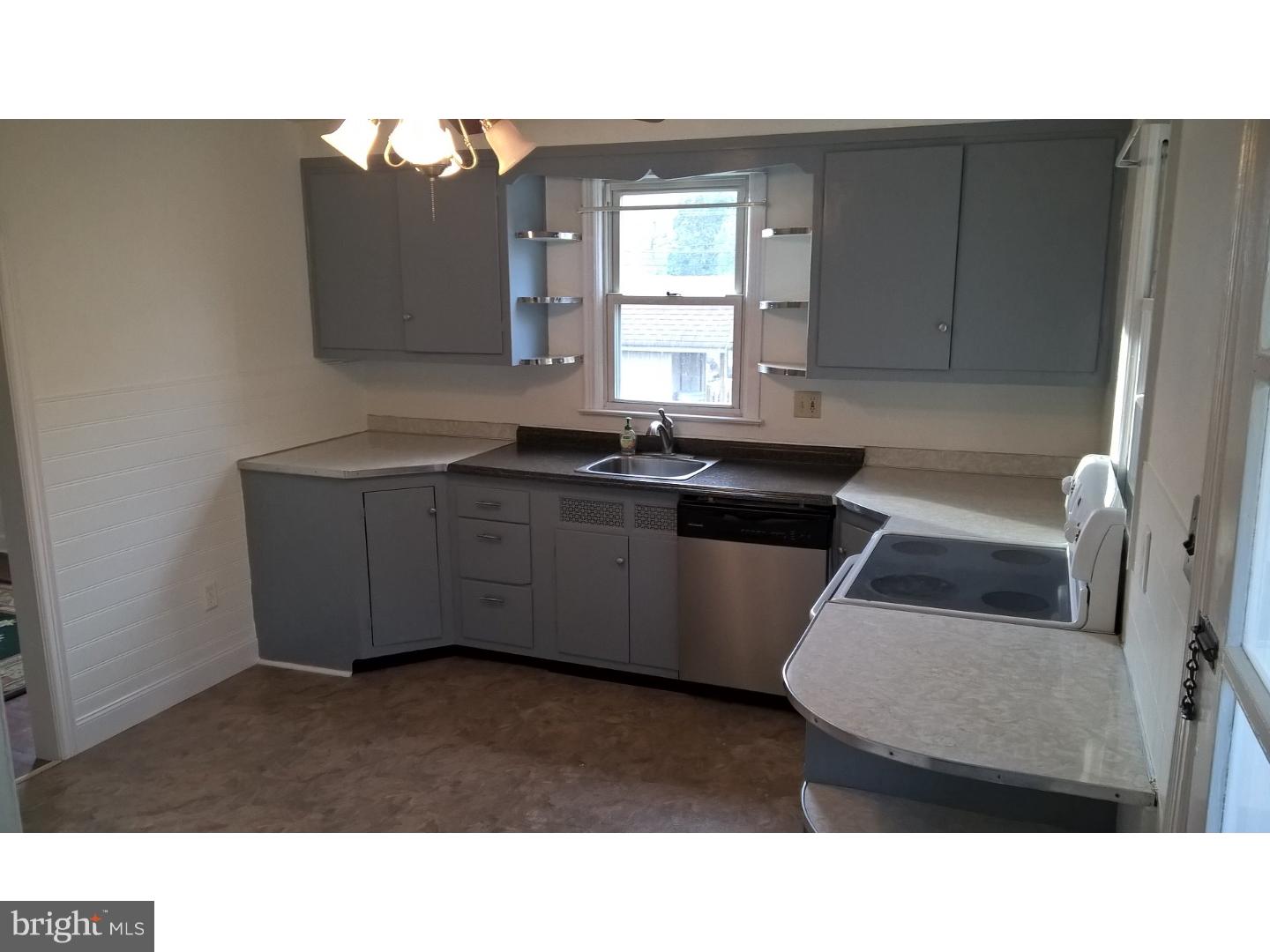 831 Leisczs Bridge Road Reading, PA 19605 - Photo 4 of 10 Kitchen