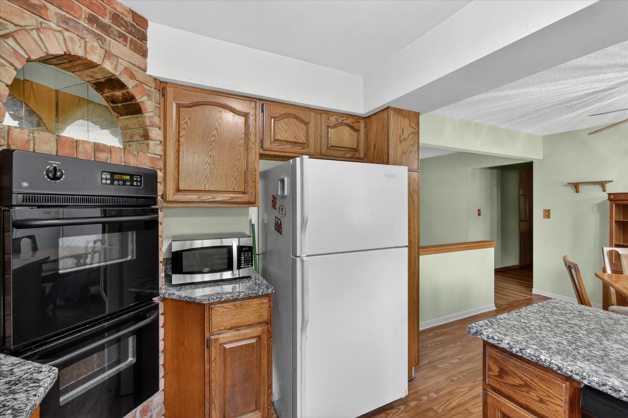 2717 Fishbeck Road Howell, MI 48843 - Photo 17 of 71 17-2717-Fishbeck-Rd-Howell-WindowStill
