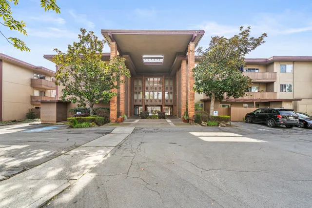 $390,000 | 1305 Webster Street, Unit C102, Alameda, CA 94501