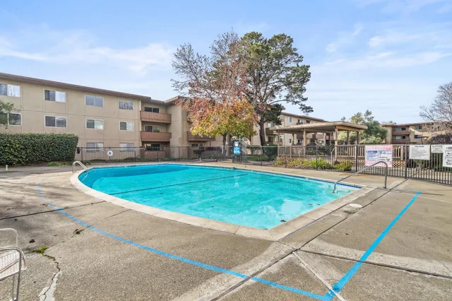 $390,000 | 1305 Webster Street, Unit C102, Alameda, CA 94501
