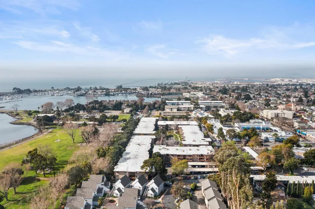 $390,000 | 1305 Webster Street, Unit C102, Alameda, CA 94501