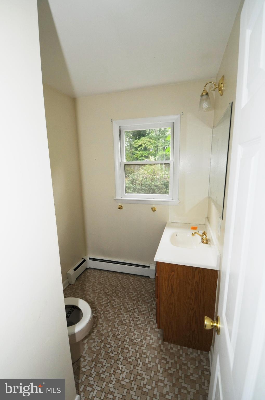 8334 Woodland Road Pasadena, MD 21122 - Photo 12 of 26 Bath
