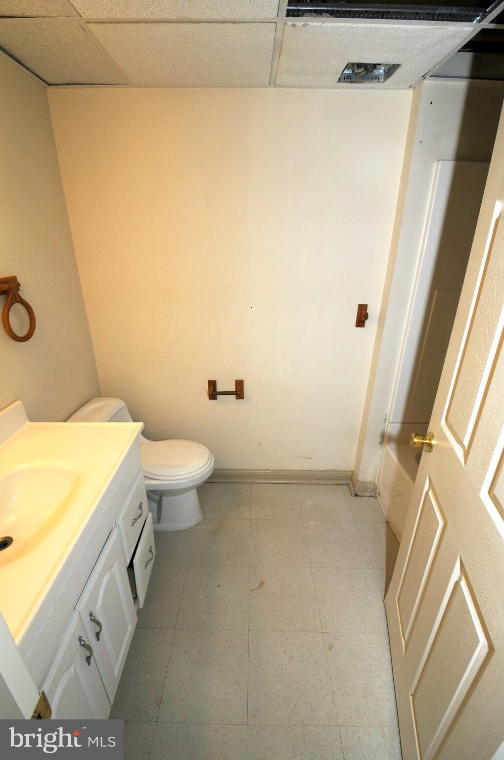 8334 Woodland Road Pasadena, MD 21122 - Photo 14 of 26 Bath