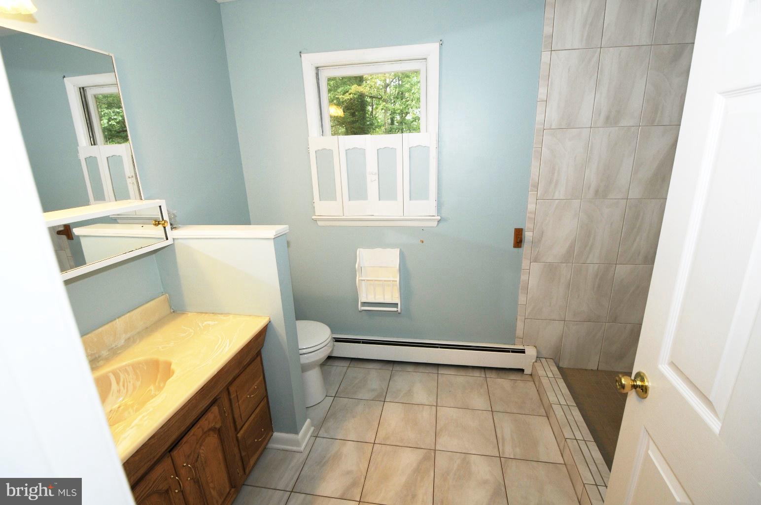8334 Woodland Road Pasadena, MD 21122 - Photo 18 of 26 Bath