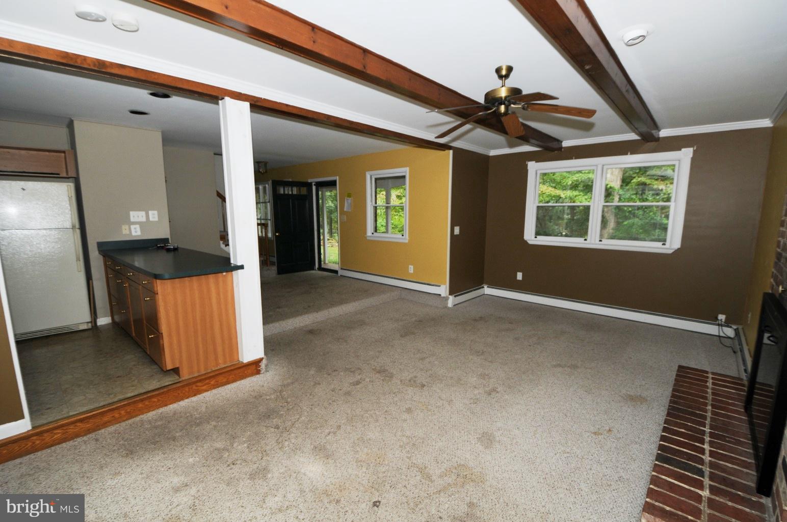 8334 Woodland Road Pasadena, MD 21122 - Photo 4 of 26 Interior (General)