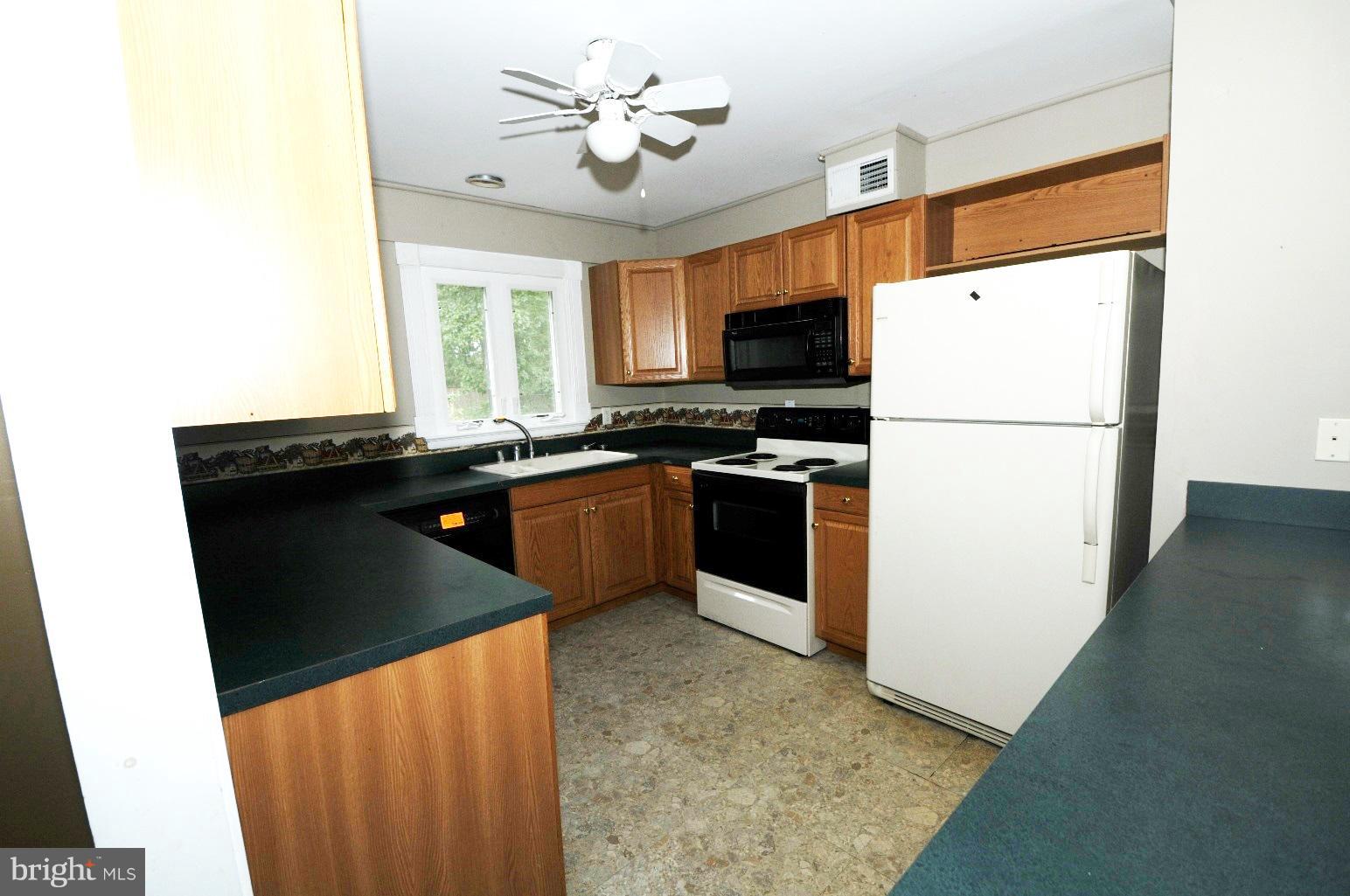 8334 Woodland Road Pasadena, MD 21122 - Photo 5 of 26 Kitchen