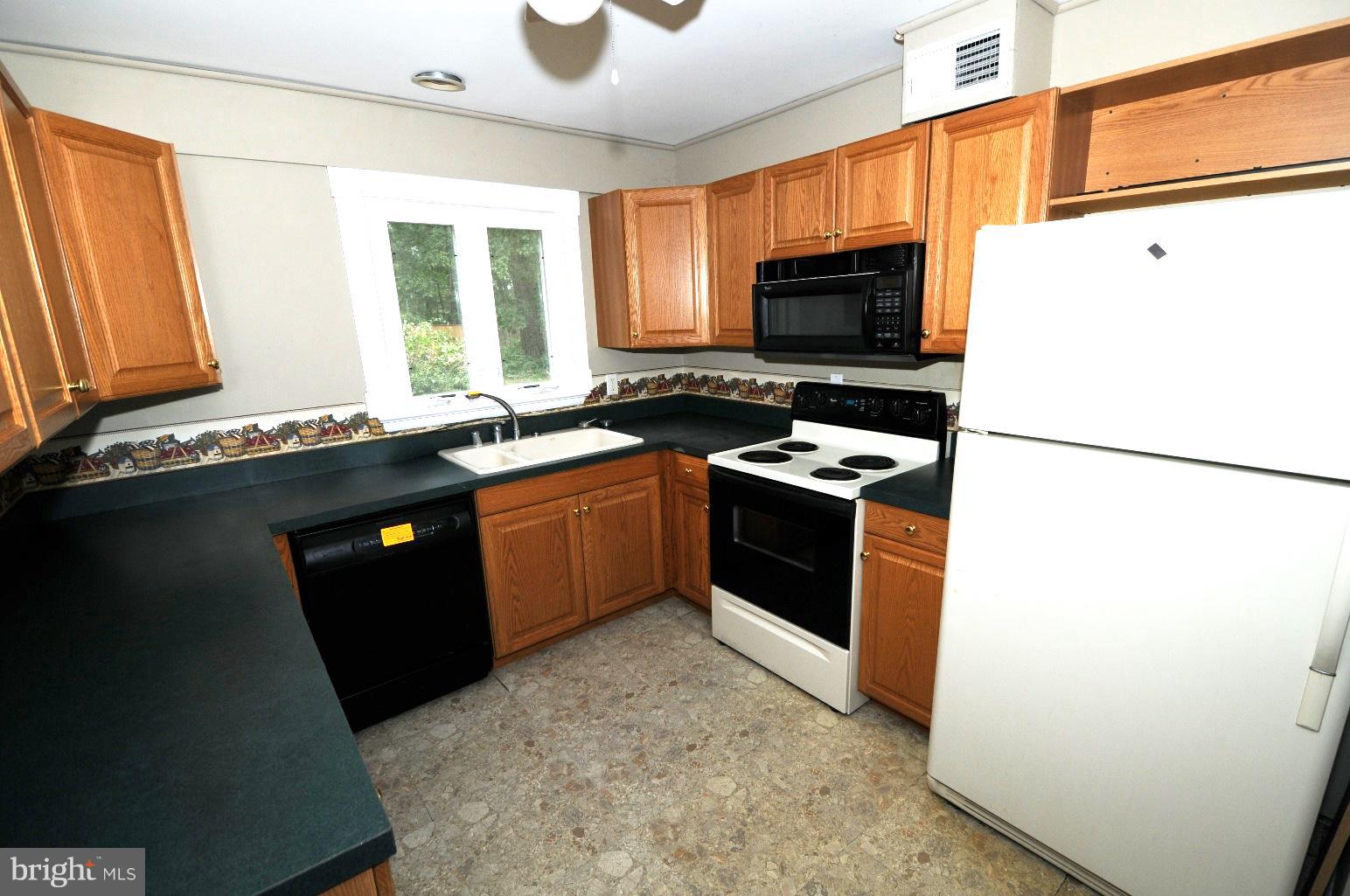 8334 Woodland Road Pasadena, MD 21122 - Photo 7 of 26 Kitchen