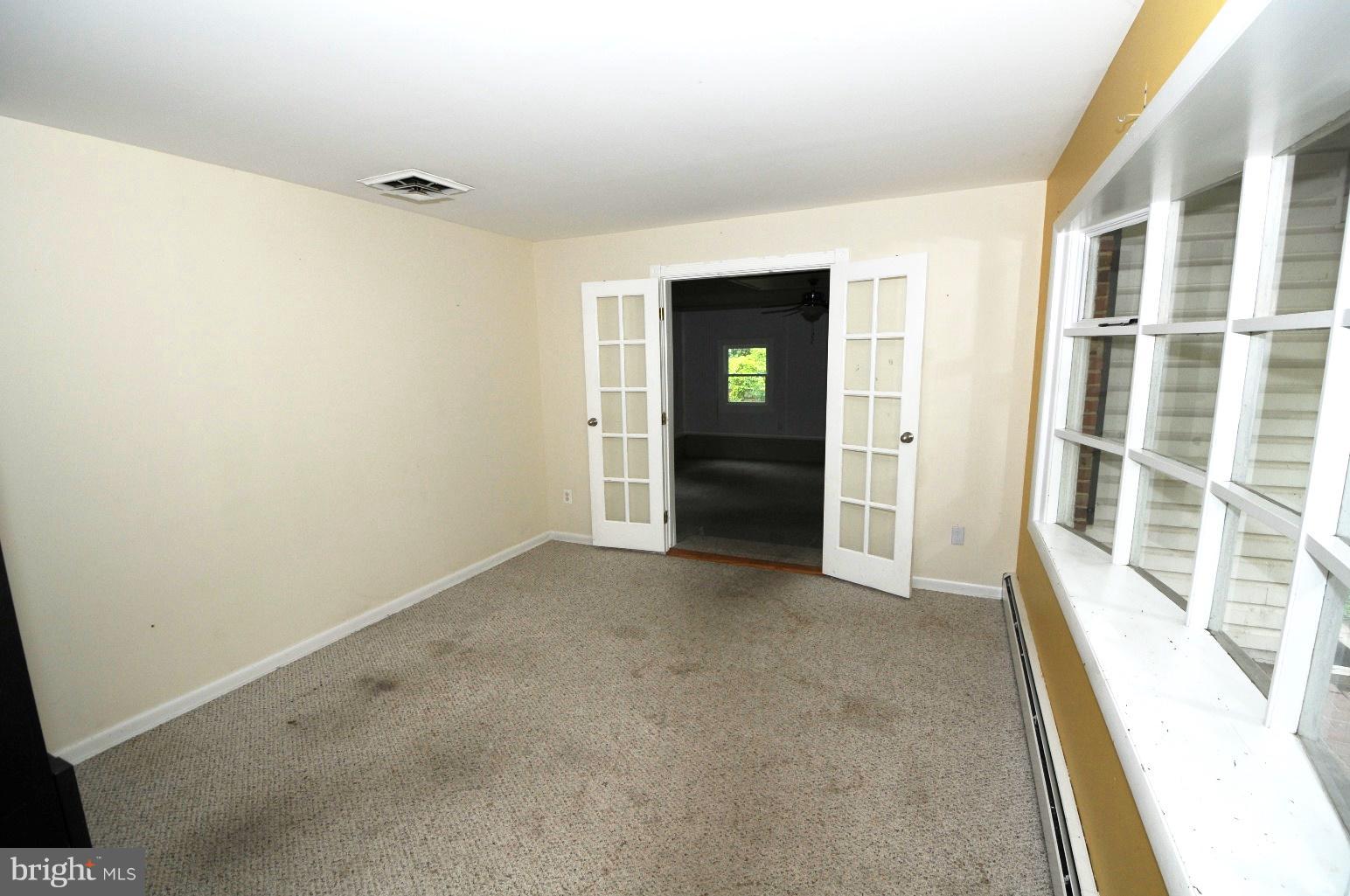 8334 Woodland Road Pasadena, MD 21122 - Photo 9 of 26 Interior (General)
