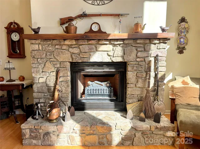 $800,000 | 2959-2961 Bearwallow Mountain Road, Hendersonville, NC 28792