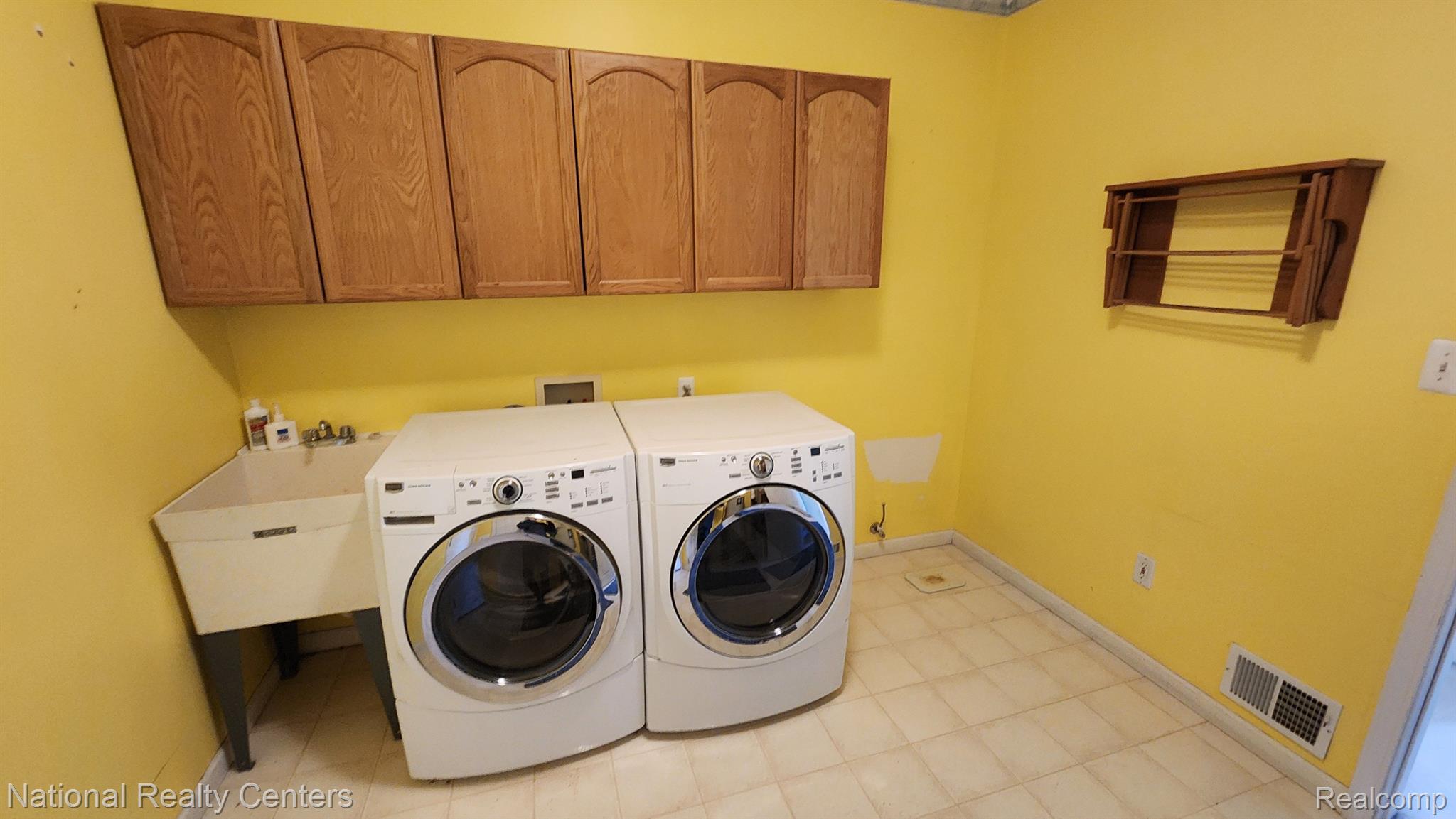 47745 Martz Road Belleville, MI 48111 - Photo 50 of 75 Laudry Room