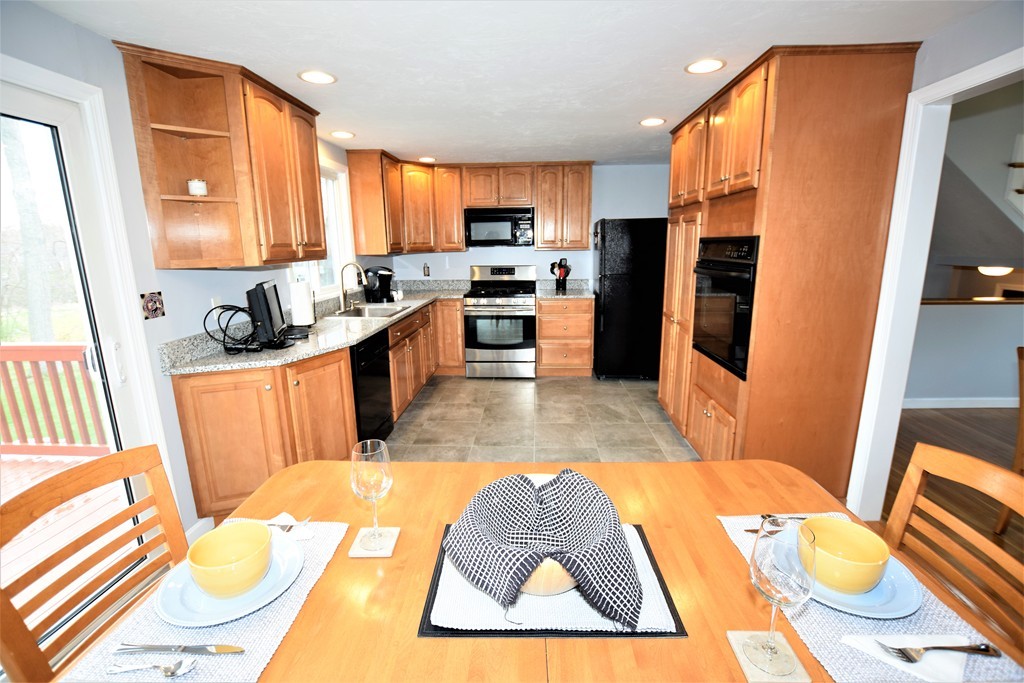 28 Longfellow Road Northborough, MA 01532 - Photo 4 of 30 Gallery Image 4