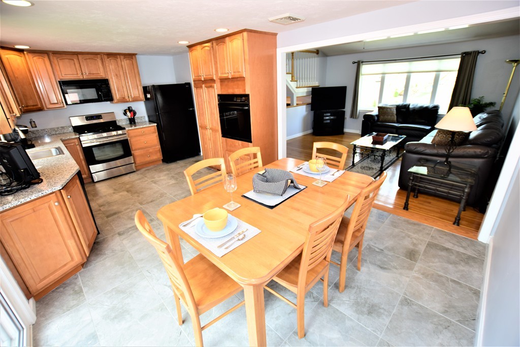 28 Longfellow Road Northborough, MA 01532 - Photo 5 of 30 Gallery Image 5