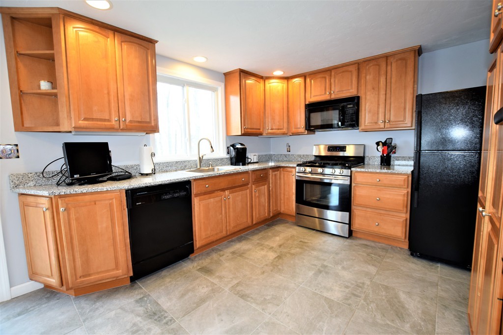 28 Longfellow Road Northborough, MA 01532 - Photo 6 of 30 Gallery Image 6