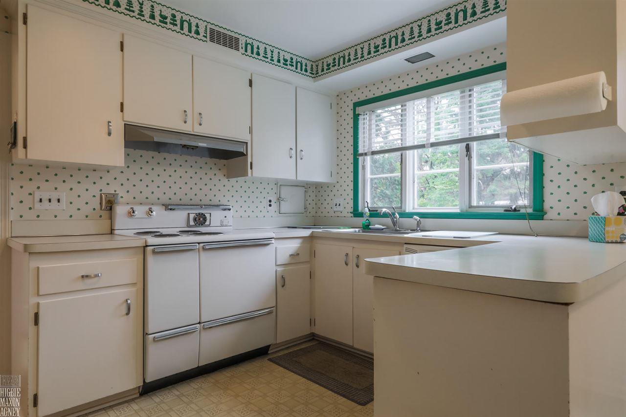 82 Cloverly Road Grosse Pointe, MI 48236 - Photo 8 of 40 31376413-7.JPG