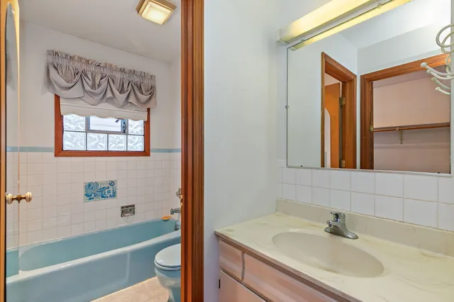 $450,000 | 1040 Beau Brummel Court, Sleepy Hollow, IL 60118