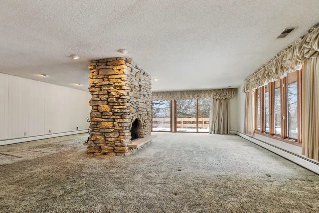 $450,000 | 1040 Beau Brummel Court, Sleepy Hollow, IL 60118