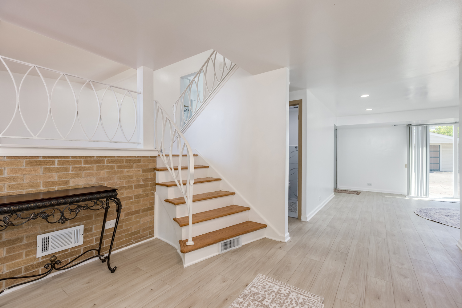 7745 Beckwith Road Morton Grove, IL 60053 - Photo 3 of 39