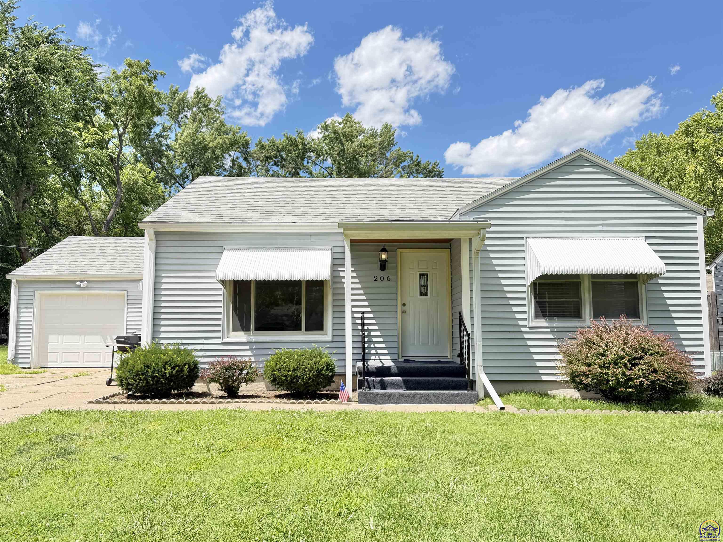 206 Southwest 24th Street Topeka, KS 66611 - Photo 1 of 28