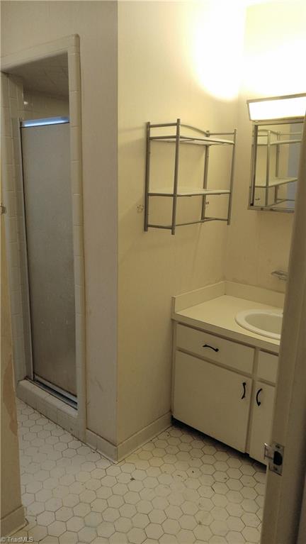 1754 Jackson Lake Road High Point, NC 27263 - Photo 25 of 30 Hallway bathroom with a stall shower