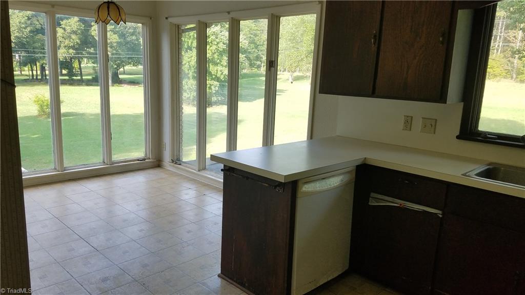 1754 Jackson Lake Road High Point, NC 27263 - Photo 8 of 30 Kitchen and dining area