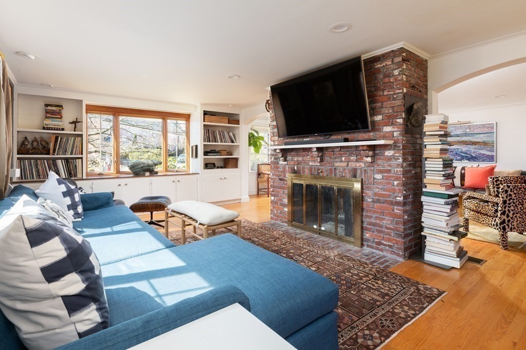 210 Beverly Road Brookline, MA 02467 - Photo 9 of 32 Gallery Image 9