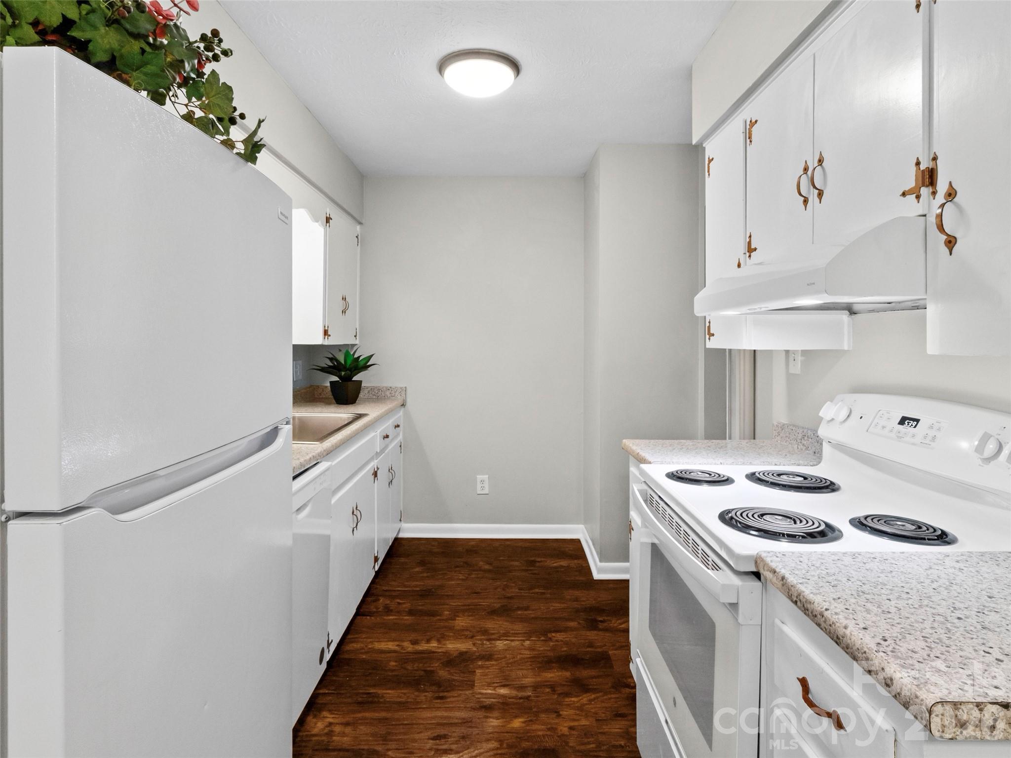 230 School Road East Asheville, NC 28803 - Photo 10 of 42