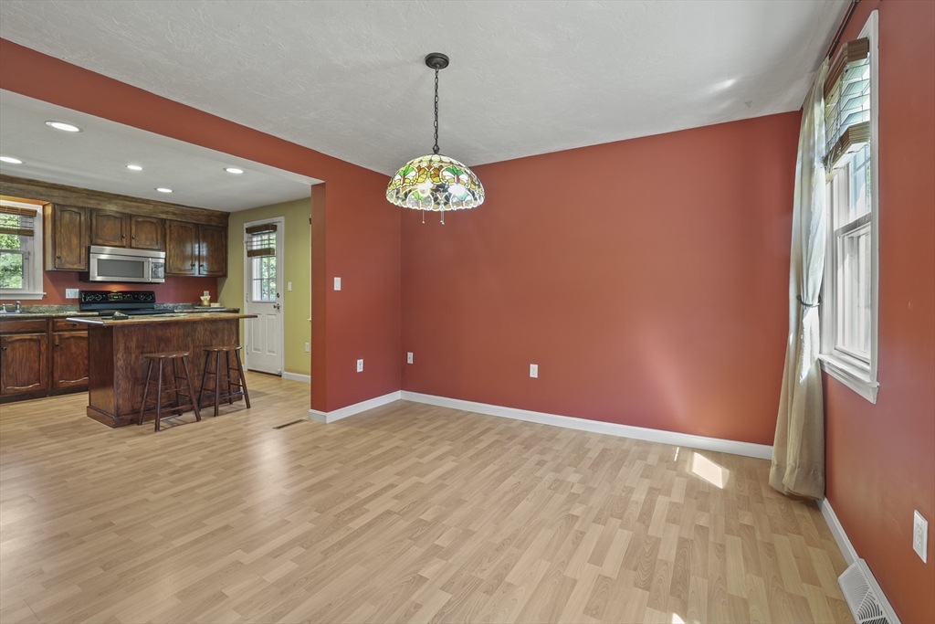 8 Walker Road Franklin, MA 02038 - Photo 14 of 40